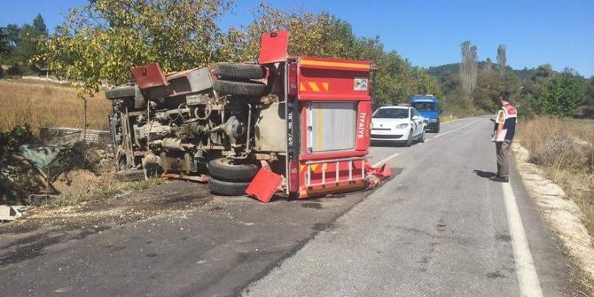 İtfaiye Aracı Devrildi: 1 Yaralı