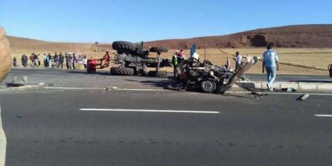 Traktör Otomobille Çarpıştı: 1 Ölü, 2 Yaralı