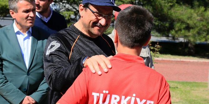Keçiören Belediye Başkanı Ak, Sağlıklı Hayat İçin Vatandaşlarla Birlikte Yürüdü
