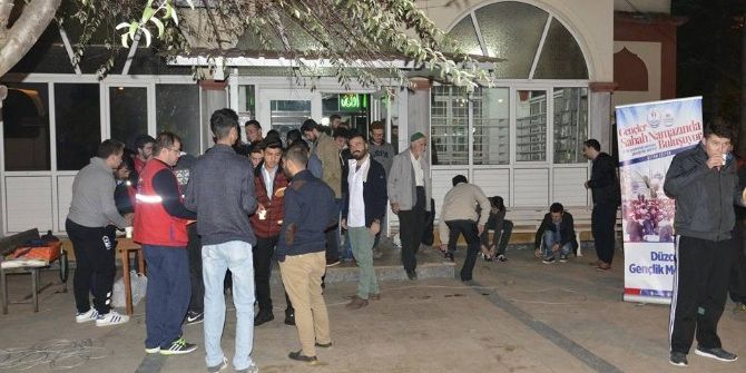 Gençler Sabah Namazında