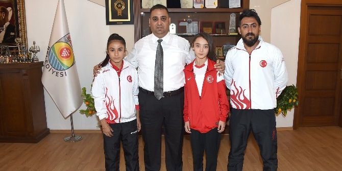 Başkan Can, Şampiyon Karatecileri Ödüllendirdi