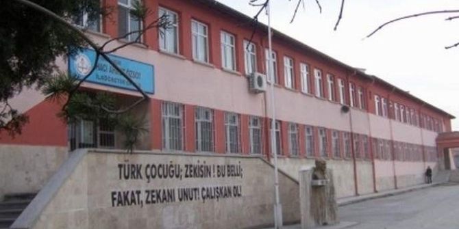 Hırsızlar Okul Kapılarını Çaldı