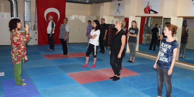 Erkekler De Yoga Yapar