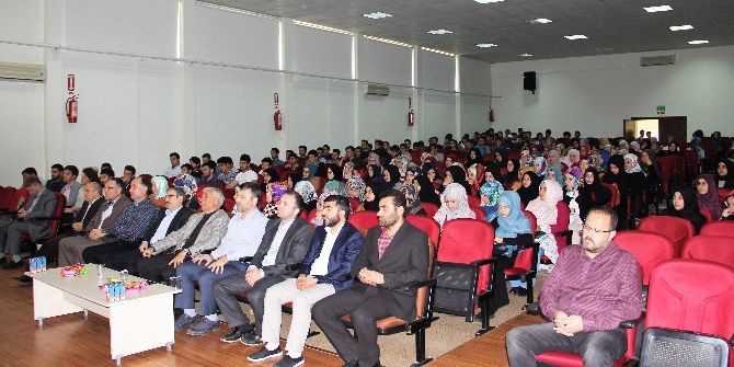 İlahiyat Fakültesinde Yeni Öğrenciler Bilgilendirildi