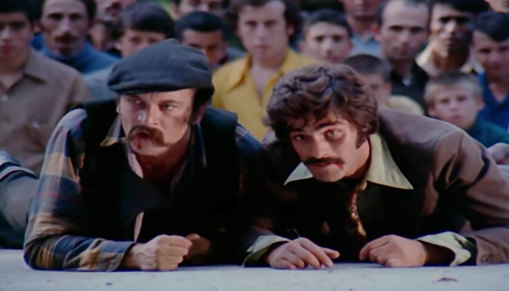 Bitirimler Sosyetede filmi ne zaman, nerede çekildi? Bitirimler Sosyetede filminin konusu ne, oyuncuları kimler?