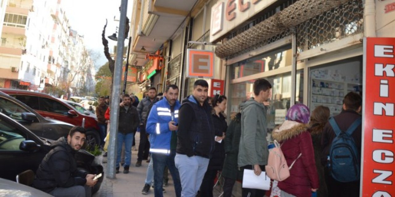 Eczacı Ve Eczacı Kalfasına Bıçaklı Saldırı !