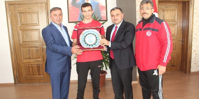 Görme Engelli Milli Sporcudan Başkan Cabbar’a Ziyaret