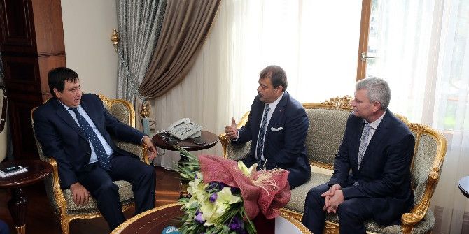 Bursa Valisi İzzettin Küçük: