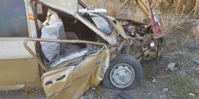 İki Otomobil Çarpıştı: 4’ü Çocuk 8 Yaralı