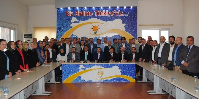 Ak Parti Çorum İl Yönetimi İstifa Etti