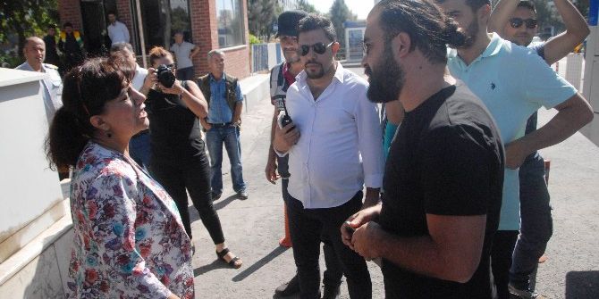 Dbp’lilerle Polis Arasında ‘İç Mekan, Dış Mekan’ Polemiği