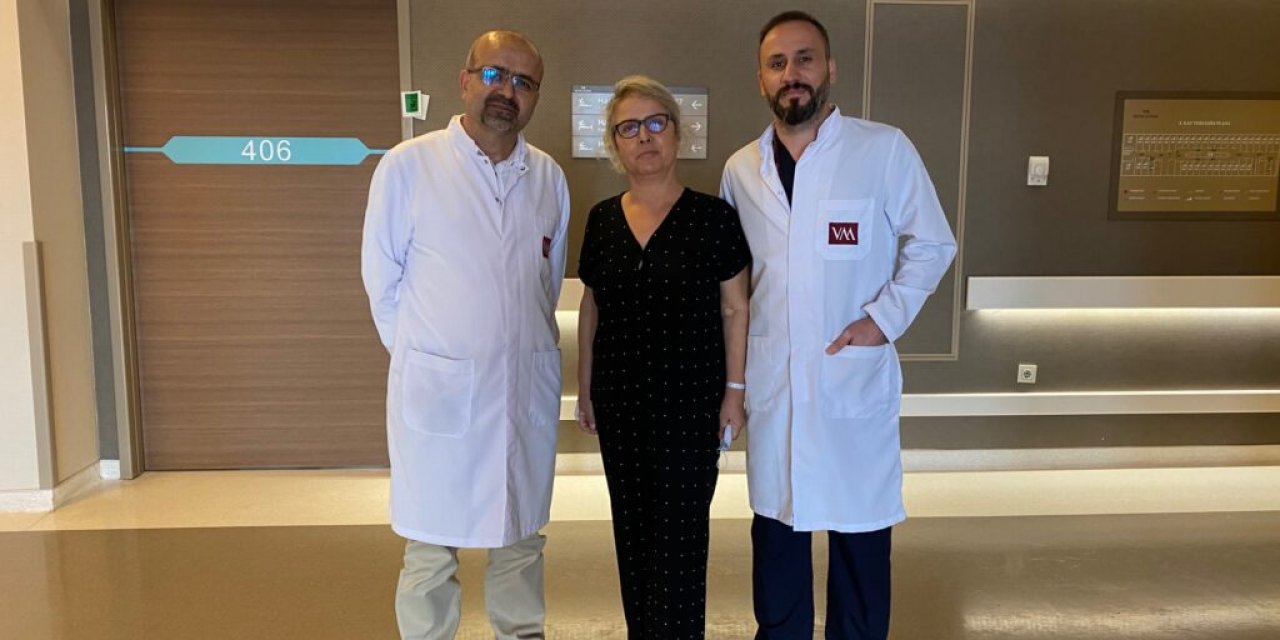 15 Santimlik Böbrek Taşlarından Kapalı Yöntemle Kurtuldu