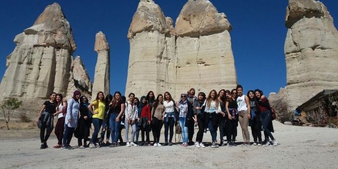 Üniversiteli Kız Öğrenciler Vadi Yürüyüşü Yaptı
