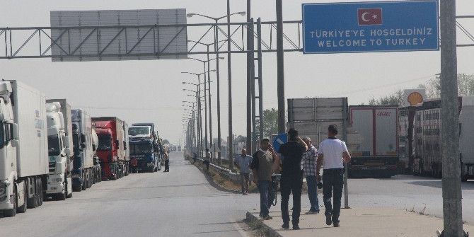 Kapıkule Sınır Kapısı’nda 25 Kilometre Tır Kuyruğu