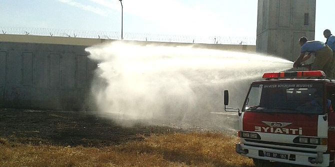 Cezaevi Arkasında Çıkan Yangın Korkuttu