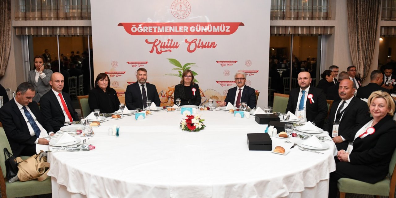 Meb, 24 Kasım Öğretmenler Günü Dolayısıyla 81 İlden Gelen Öğretmenleri Ağırladı