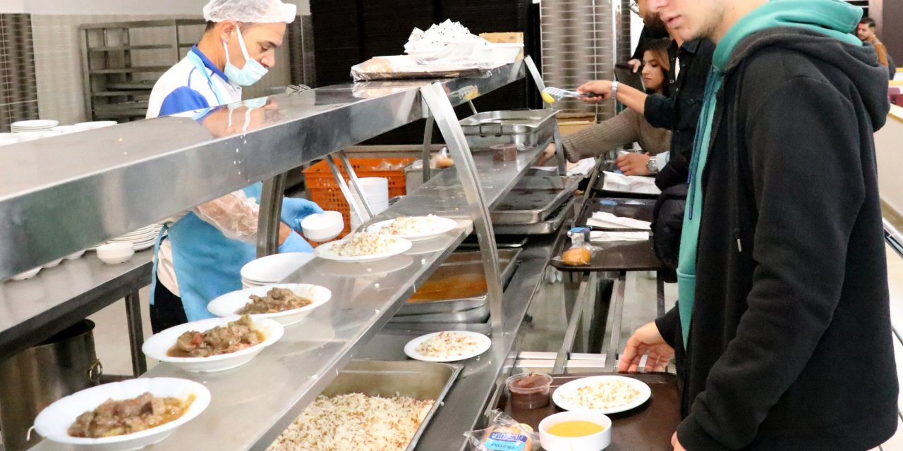 Meb’den 1 Milyon 800 Bin Öğrenciye Ücretsiz Yemek