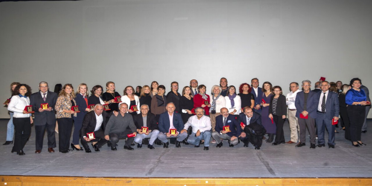 İzdo’dan 150 Diş Hekimine Plaket