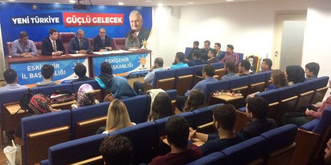 Tunç Ve Ünlü Ak Partili Gençlerle Buluştu