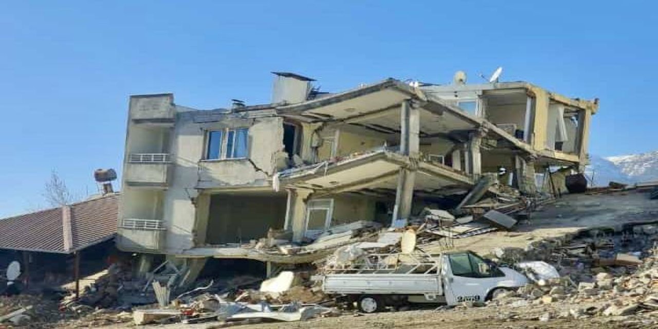 Depremzede Çalışanlar Ve Gazetecilere Ne Yapıyor ?