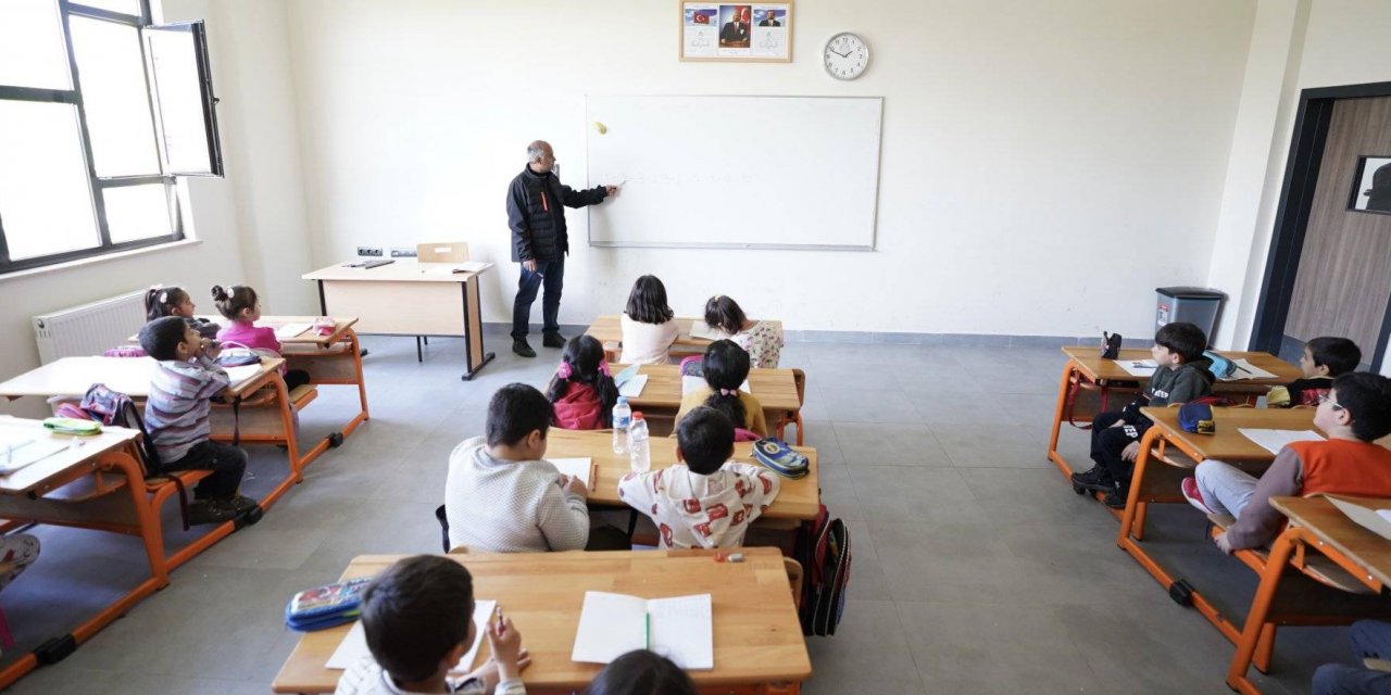 Bakan Özer: Nakillerini Diğer İllere Aldıran Öğrencilerimizden 27 Bin 462’si Okullarına Geri Döndü