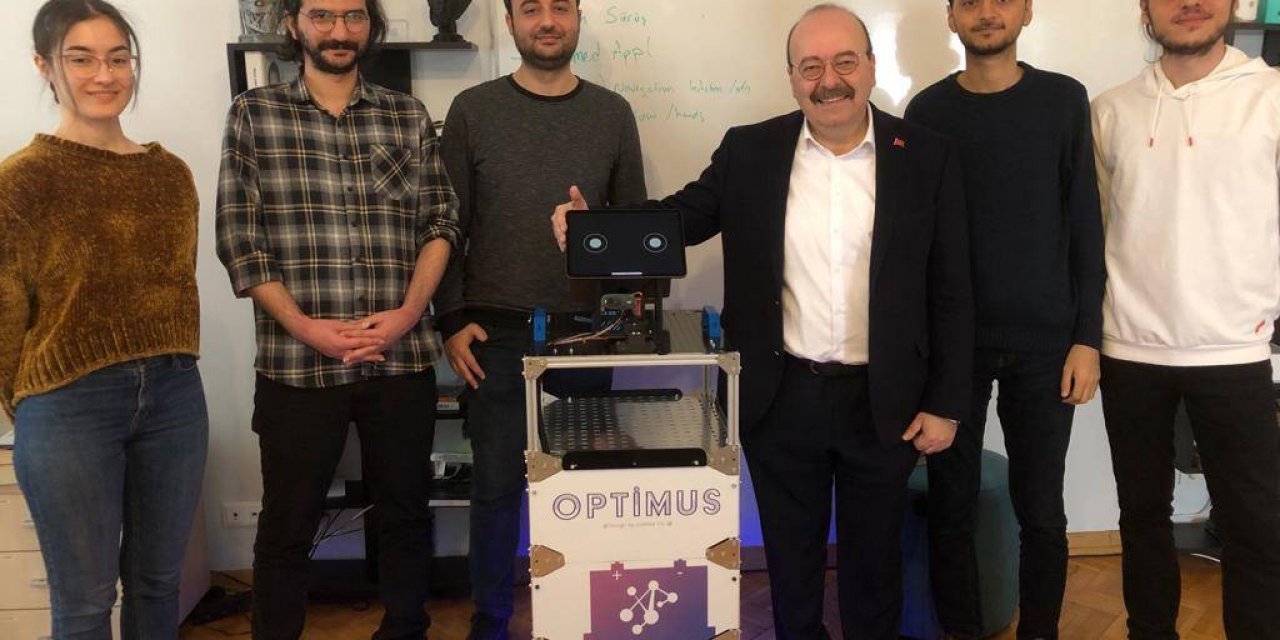 Bilim Kurgu Tutkunu Prof. Dr. Unutmaz’dan ‘yerli’ Transformers Sağlık Robotu Projesi