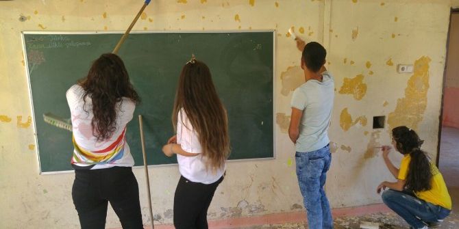 Üniversite Öğrencileri Köy Okulunu Boyadı