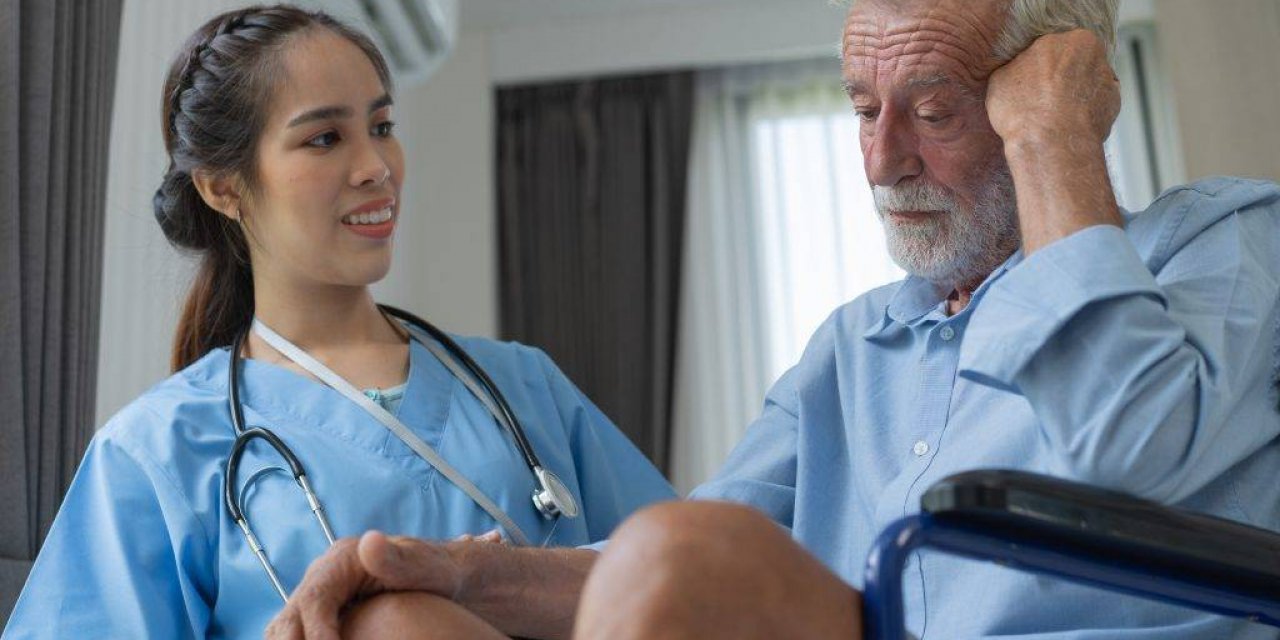 Bakan Koca’dan, 80 Yaş Üstüne Evde Sağlık Hizmeti Duyurusu