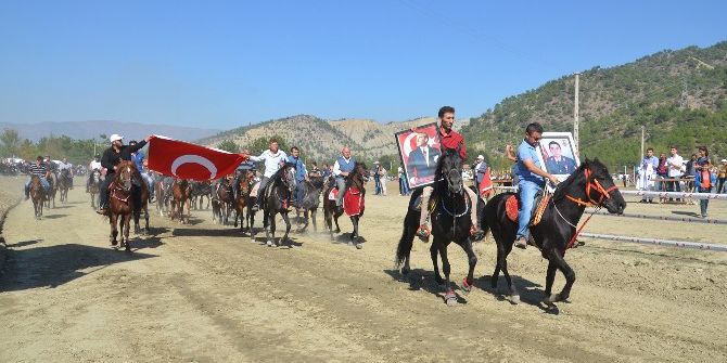 Şehit Astsubay’ın Anısını Yaşatmak İçin At Yarışı Düzenlendi