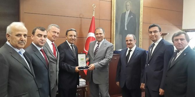 Vali Kaban’a Teşekkür Plaketi