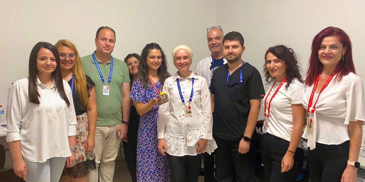 Hastaneden Çalışanlarına Doğum Günü Sürprizi