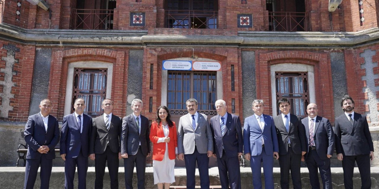 Bakan Tekin, Özel Fener Rum Okullarına Ziyarette Bulundu