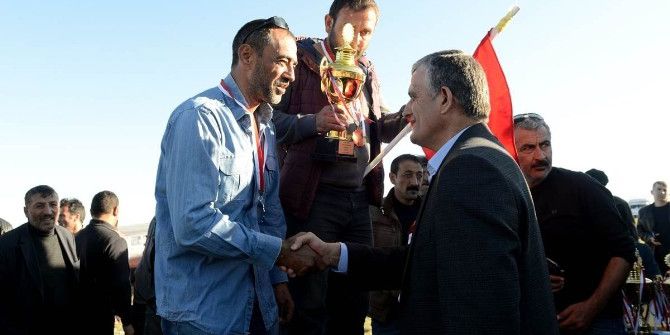 Vali Özefe, Rahvan At Yarışlarını İzledi