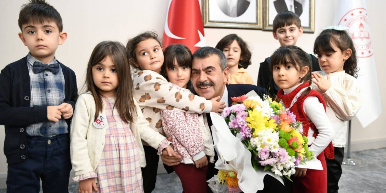Bakan Yusuf Tekin, Erzurum’dan Gelen Öğrencileri Ağırladı