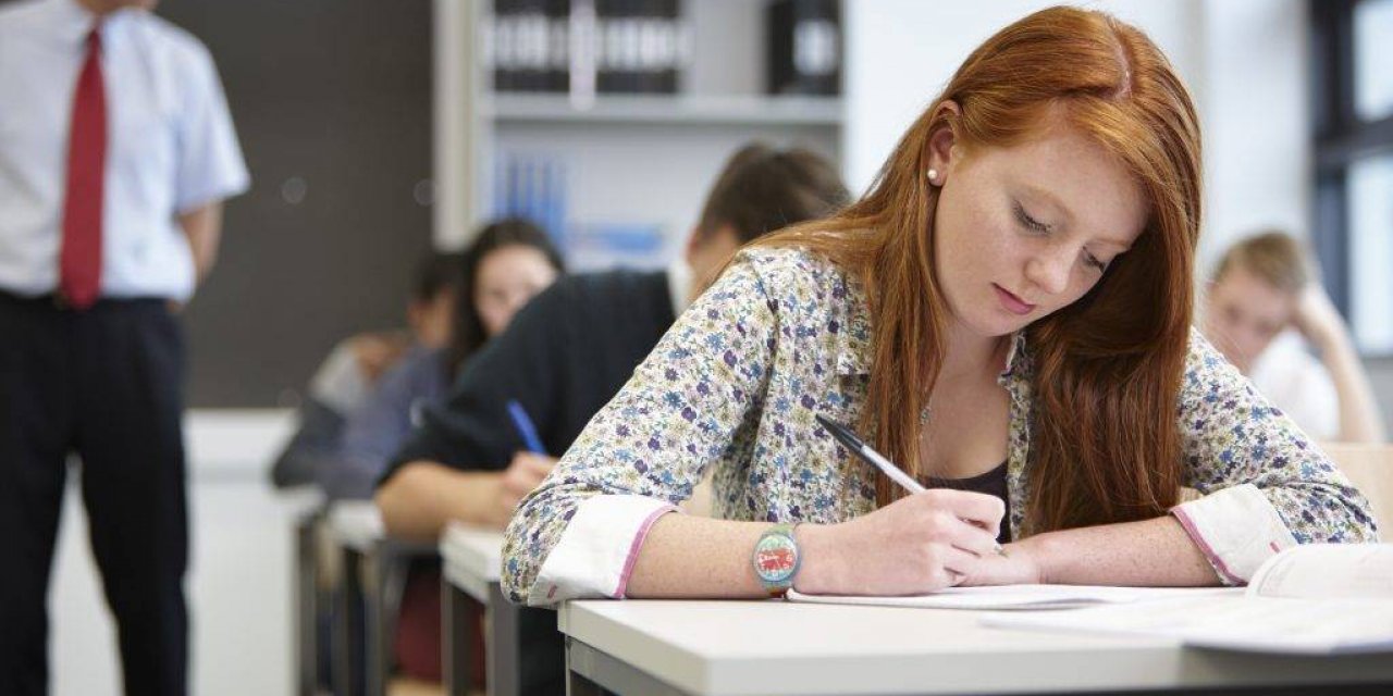 Deprem Bölgesindeki Norm Kadro Fazlası Öğretmenlerin Re’sen Atamaları 1 Yıl Ertelenmeli