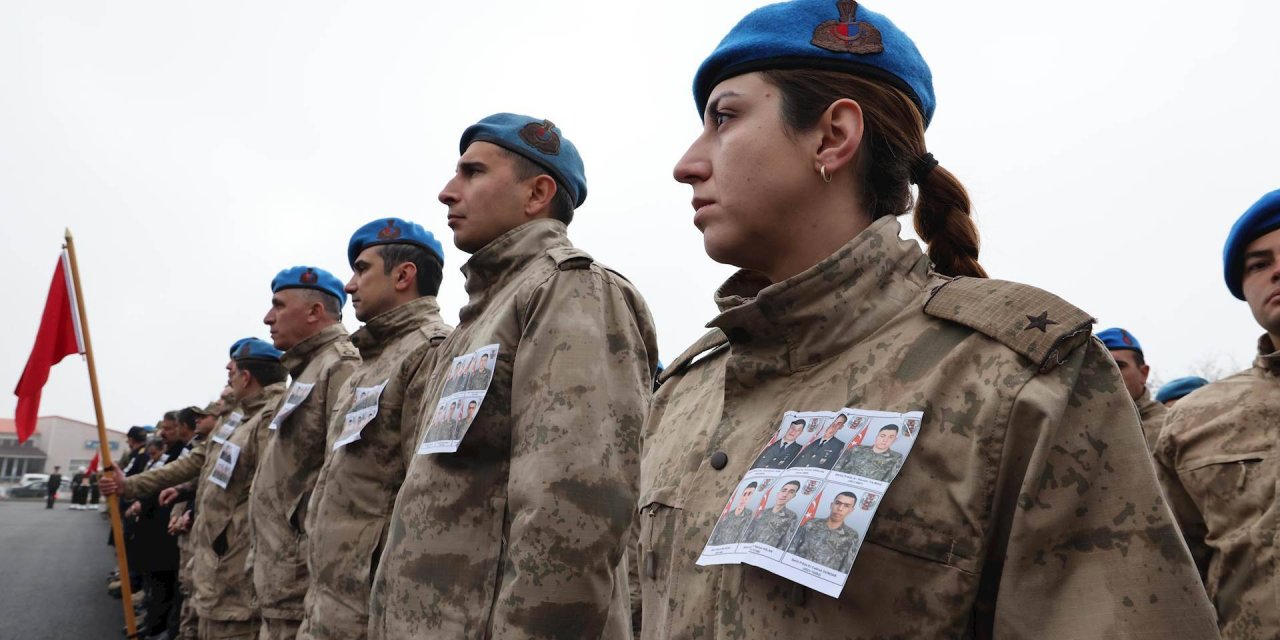 Şehitlerimiz İçin Tören Düzenlendi