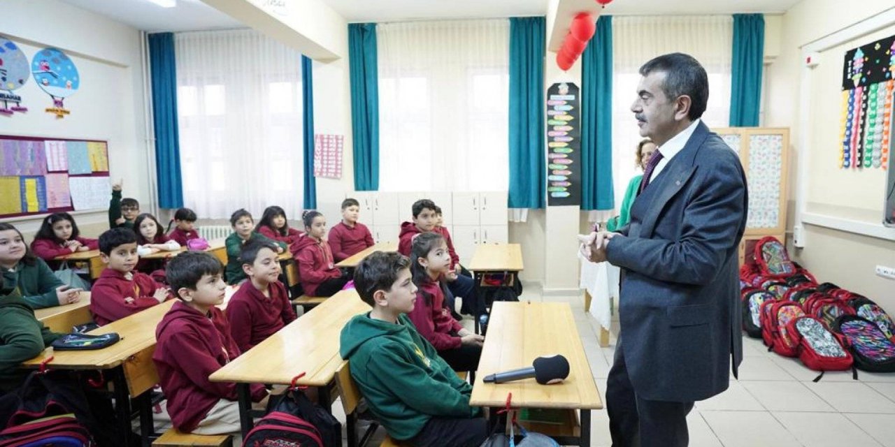 Bakan Tekin, Yeni Yılın İlk Dersinde Öğrenci Ve Öğretmenlerle Buluştu