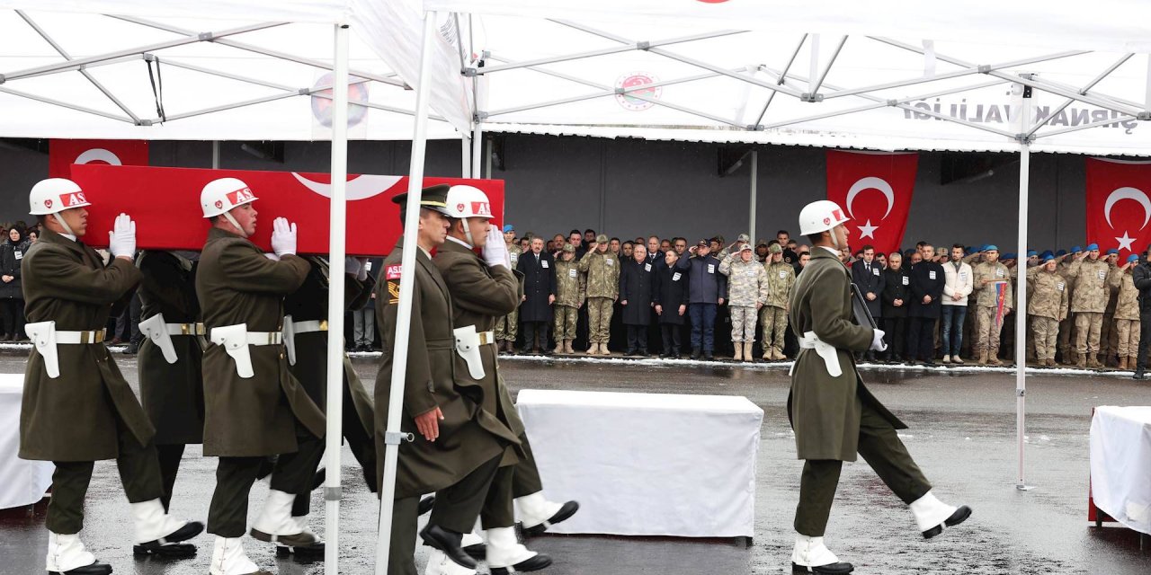 Pençe-kilit Şehitlerimiz İçin Şırnak 23’üncü Piyade Tümen Komutanlığında Tören Düzenlendi
