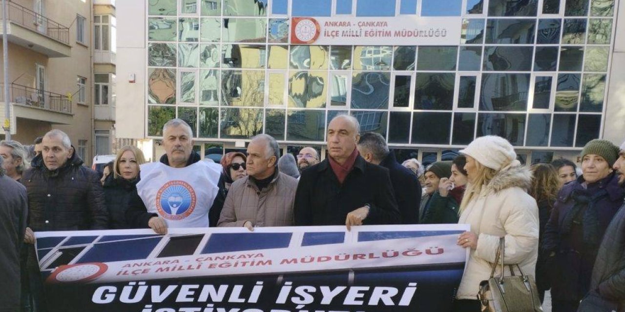 Depreme Dayanıksız Binaya Taşınan Çankaya Meb Çalışanları İş Bıraktı !