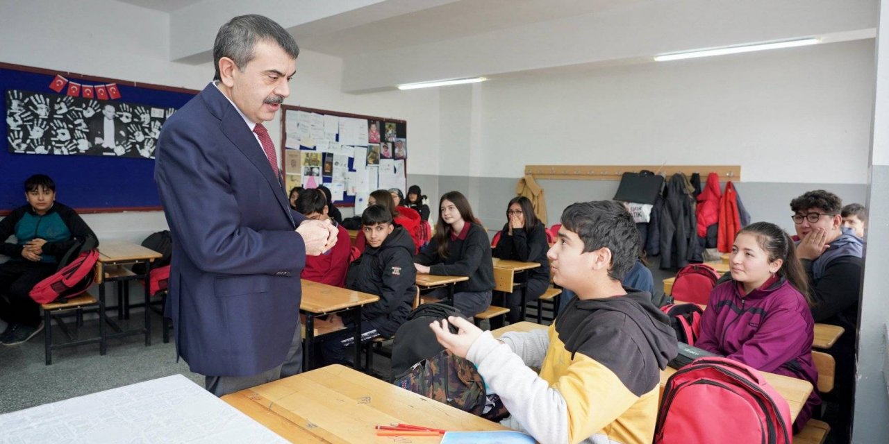Bakan Tekin, Ankara’da Okul Ziyaretlerinde Bulundu