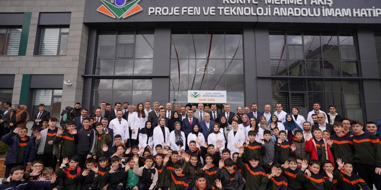 Bakan Tekin Proje Okulları Hakkında Konuştu