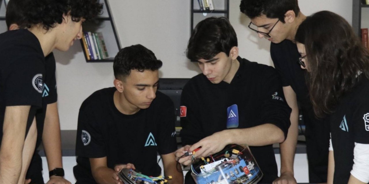 Liseli Gençler Otonom Su Altı Aracı Geliştirdi