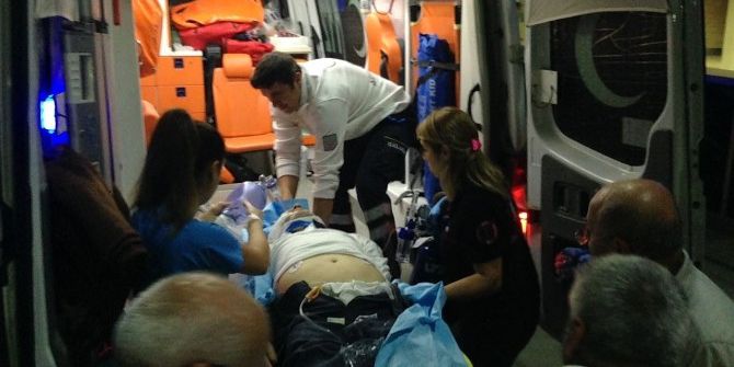 Ceviz Ağacından Düşen Yaşlı Adam Ağır Yaralandı