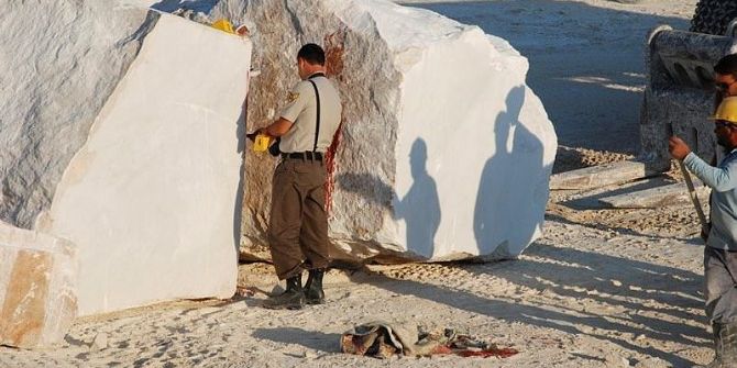 Antalya’da Üzerine Mermer Düşen İşçi Hayatını Kaybetti