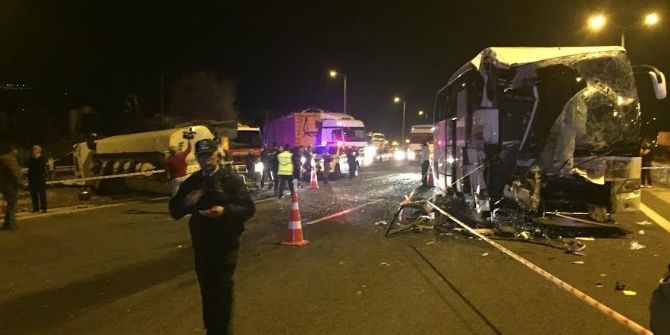 Başkent’te Kontrolden Çıkan Otobüs, Akaryakıt Tankeri Ve Otomobile Çarptı