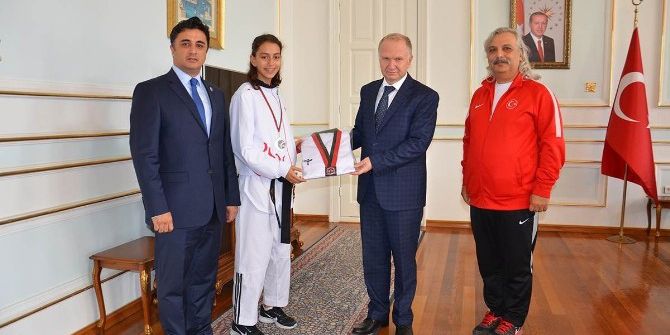 Balkan Şampiyonu Vali Ceylan’ı Ziyaret Etti.