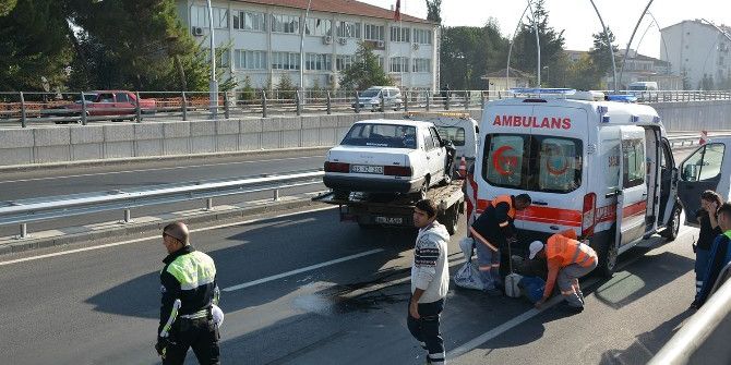 Ambulansa Arkadan Çarptı
