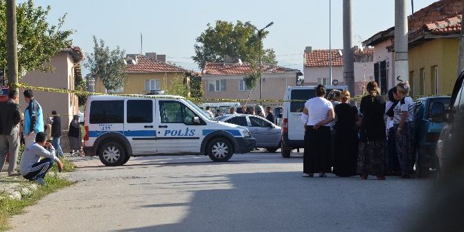 Eşini 49 Yerinden Bıçaklayarak Öldürdü