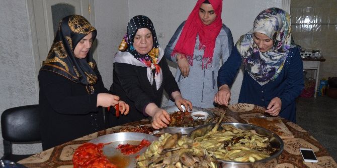 Mardin’de Kadınların Kışlık Yiyecek Telaşı Başladı