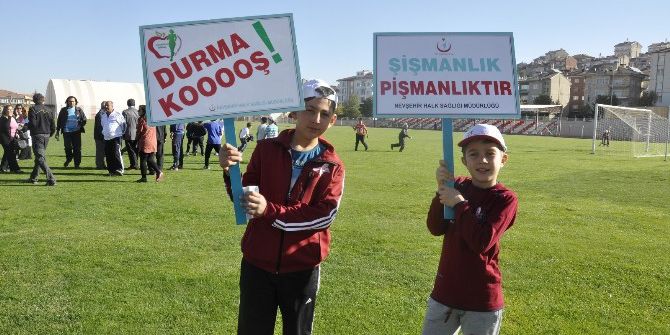 Öğrenciler Sağlık İçin Yürüdü